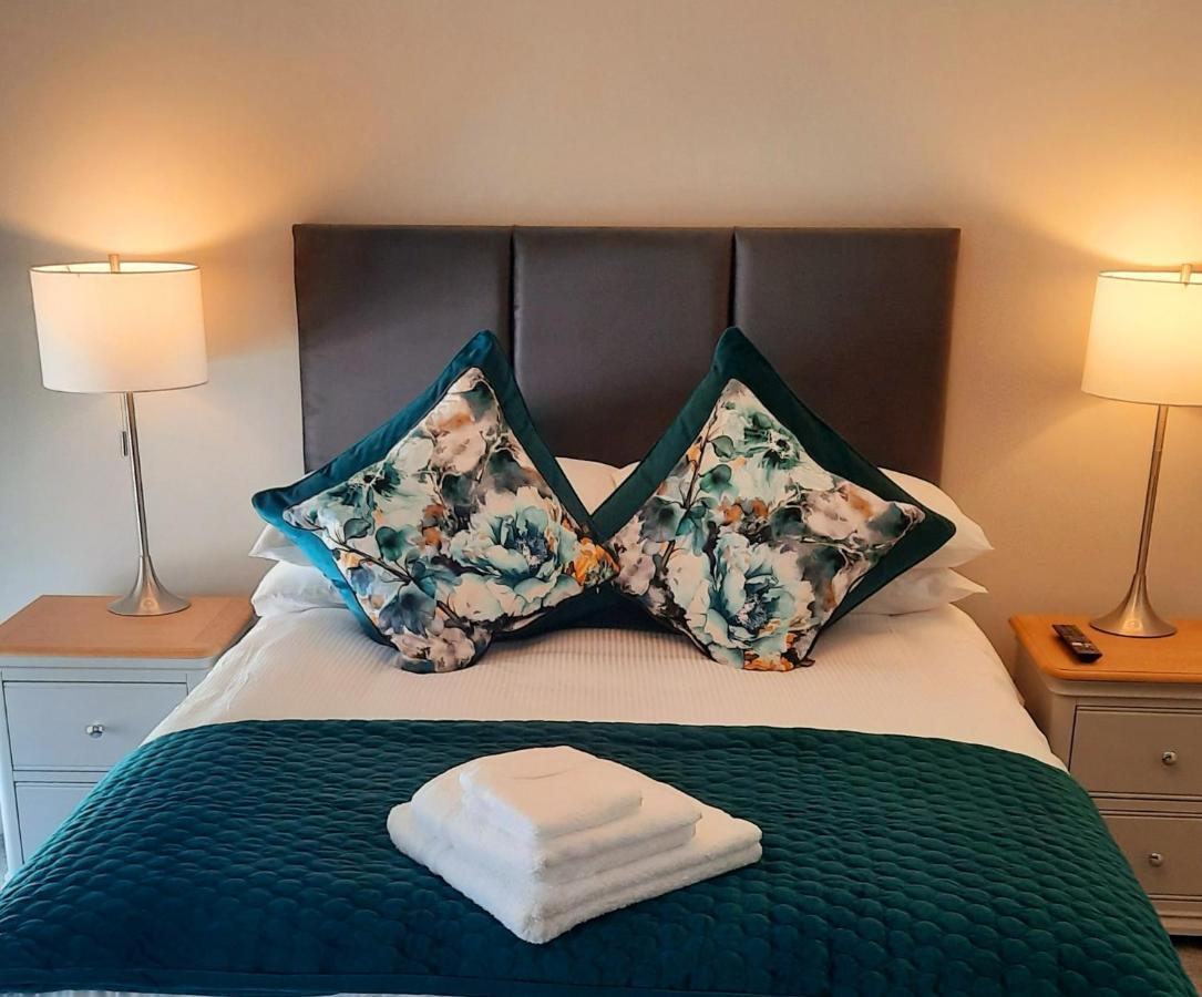 The Dolphin Hotel Crossmolina Exteriör bild