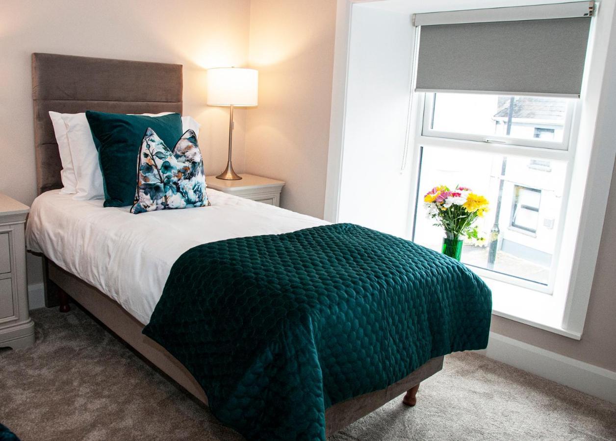 The Dolphin Hotel Crossmolina Exteriör bild